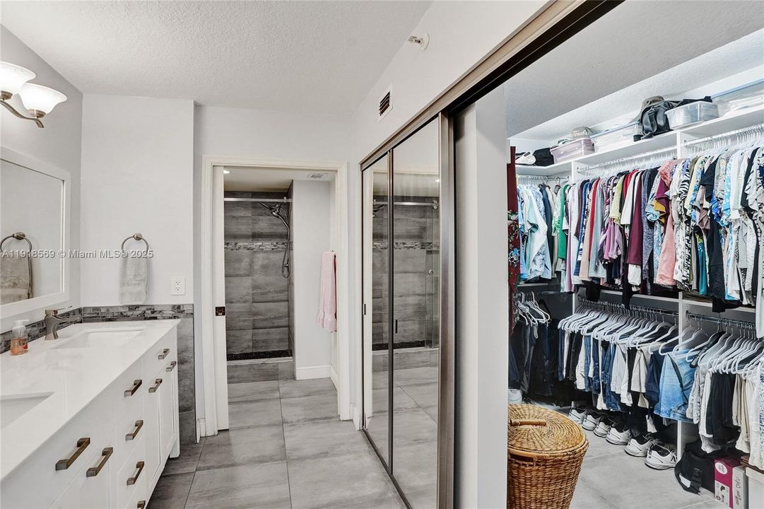 For Sale: $294,800 (2 beds, 2 baths, 1500 Square Feet)