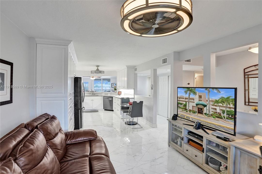 For Sale: $294,800 (2 beds, 2 baths, 1500 Square Feet)