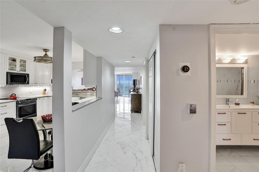 For Sale: $294,800 (2 beds, 2 baths, 1500 Square Feet)