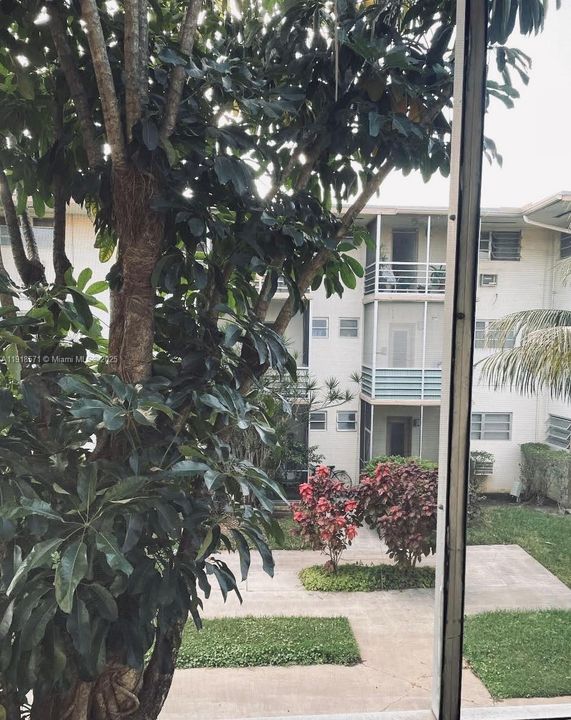 For Sale: $69,000 (1 beds, 1 baths, 688 Square Feet)