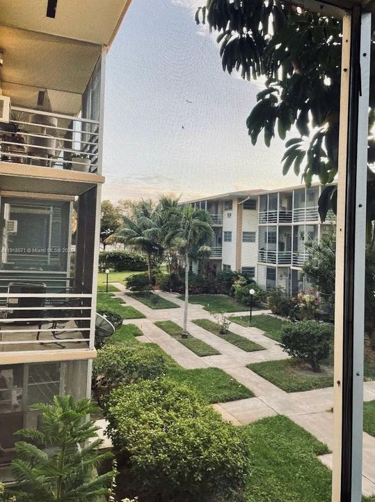 For Sale: $69,000 (1 beds, 1 baths, 688 Square Feet)