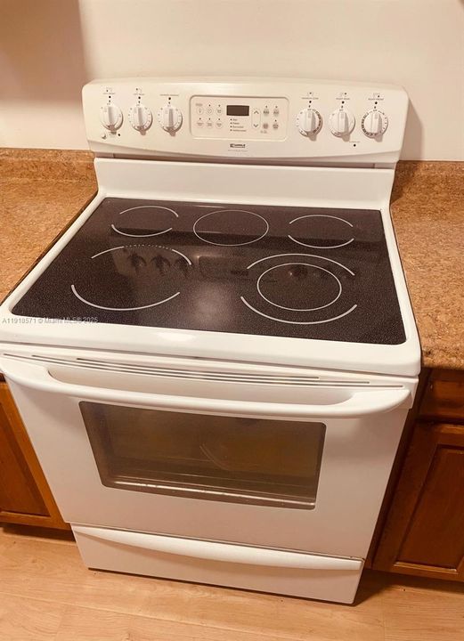 For Sale: $69,000 (1 beds, 1 baths, 688 Square Feet)