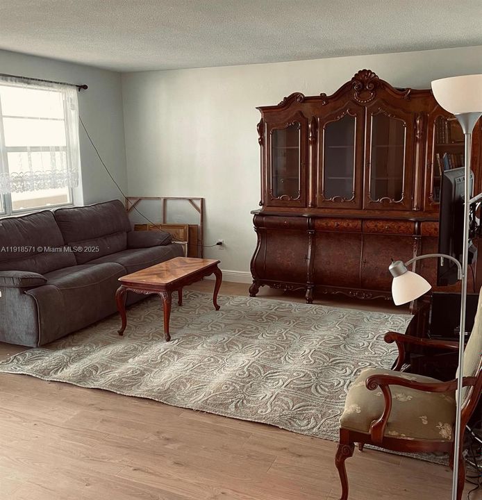 For Sale: $69,000 (1 beds, 1 baths, 688 Square Feet)