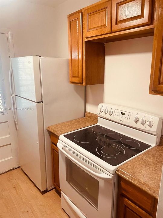 For Sale: $69,000 (1 beds, 1 baths, 688 Square Feet)