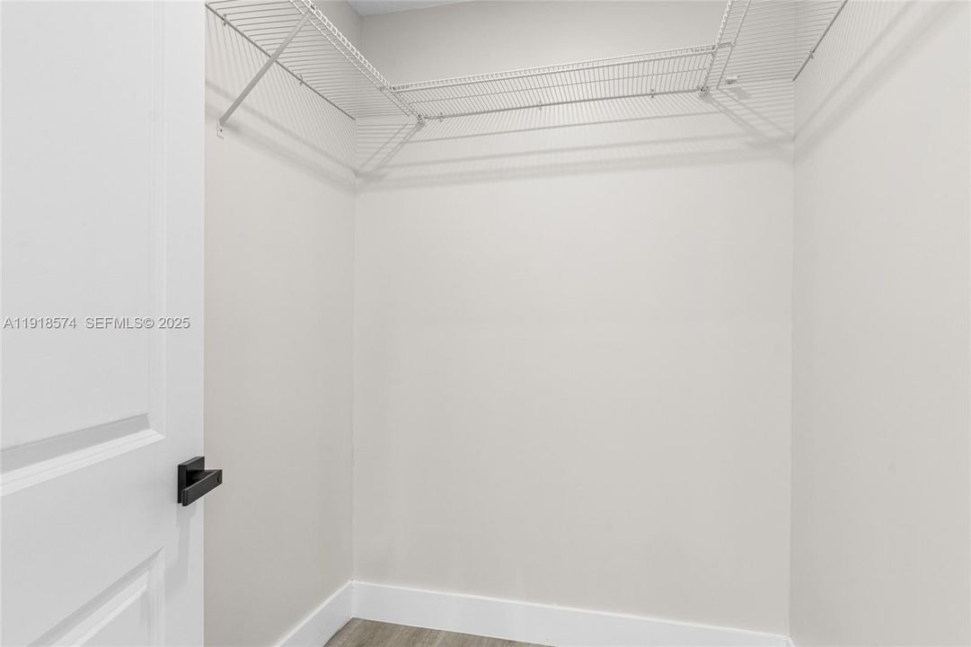 Под контрактом: $599,999 (3 спален, 3 ванн, 1360 Квадратных фут)