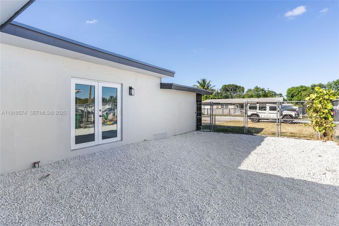 Под контрактом: $599,999 (3 спален, 3 ванн, 1360 Квадратных фут)