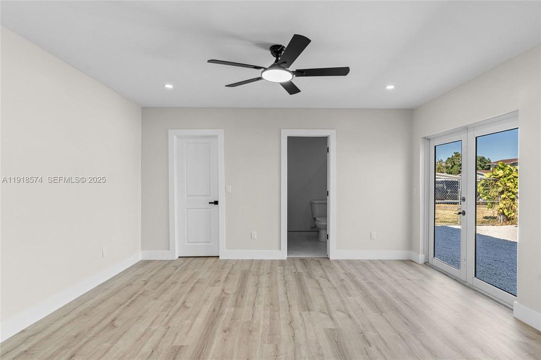 Под контрактом: $599,999 (3 спален, 3 ванн, 1360 Квадратных фут)