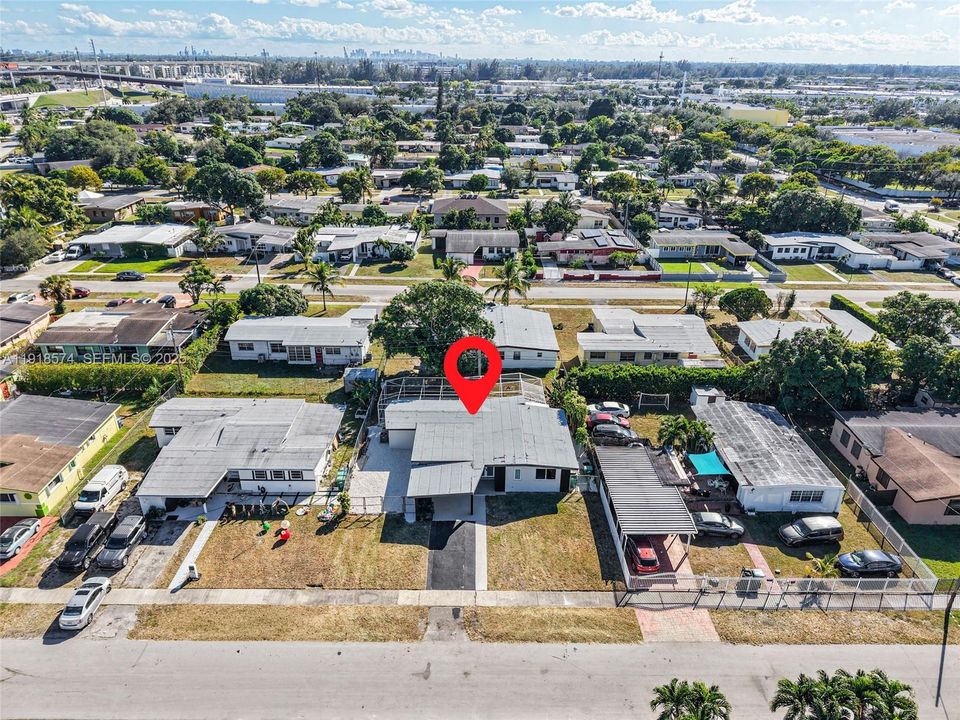 Под контрактом: $599,999 (3 спален, 3 ванн, 1360 Квадратных фут)