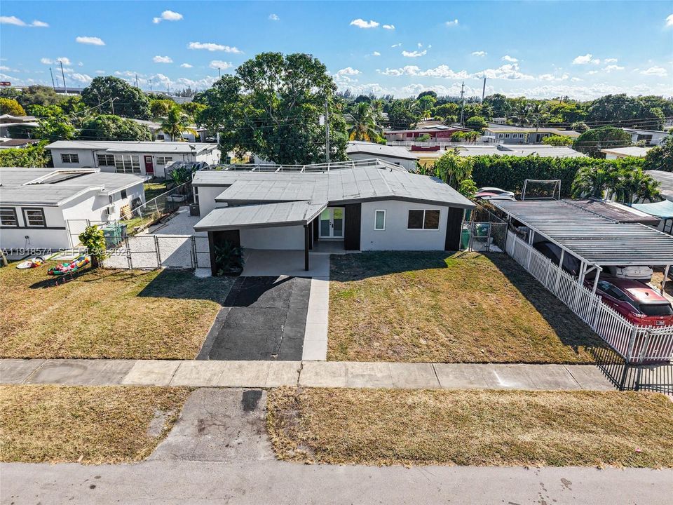 Под контрактом: $599,999 (3 спален, 3 ванн, 1360 Квадратных фут)