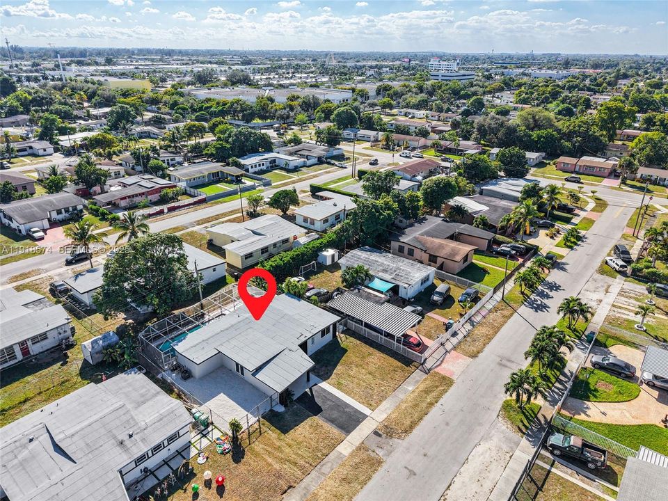 Под контрактом: $599,999 (3 спален, 3 ванн, 1360 Квадратных фут)