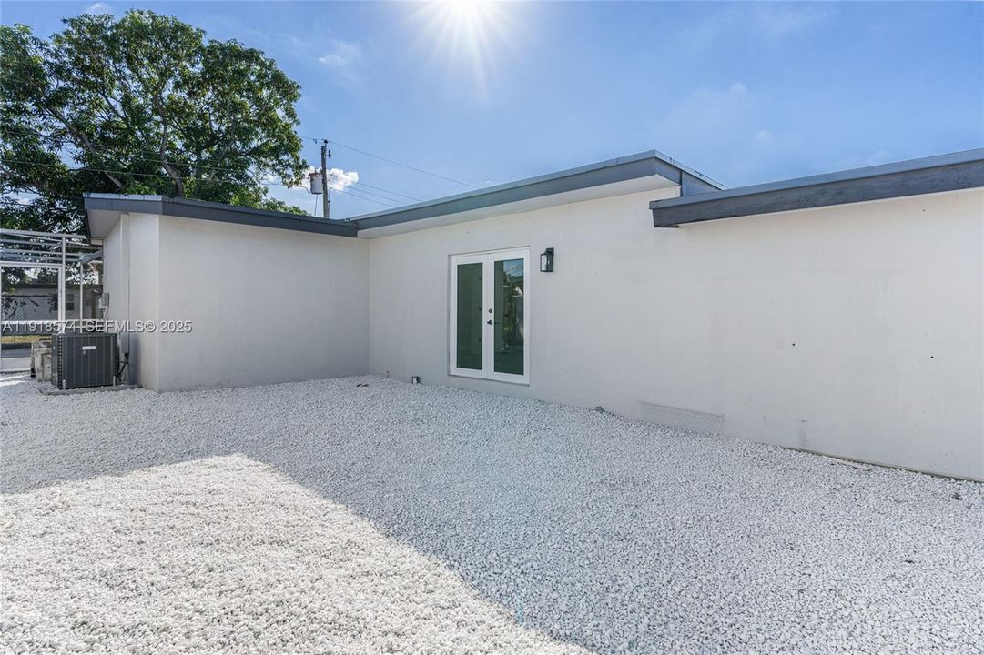 Под контрактом: $599,999 (3 спален, 3 ванн, 1360 Квадратных фут)