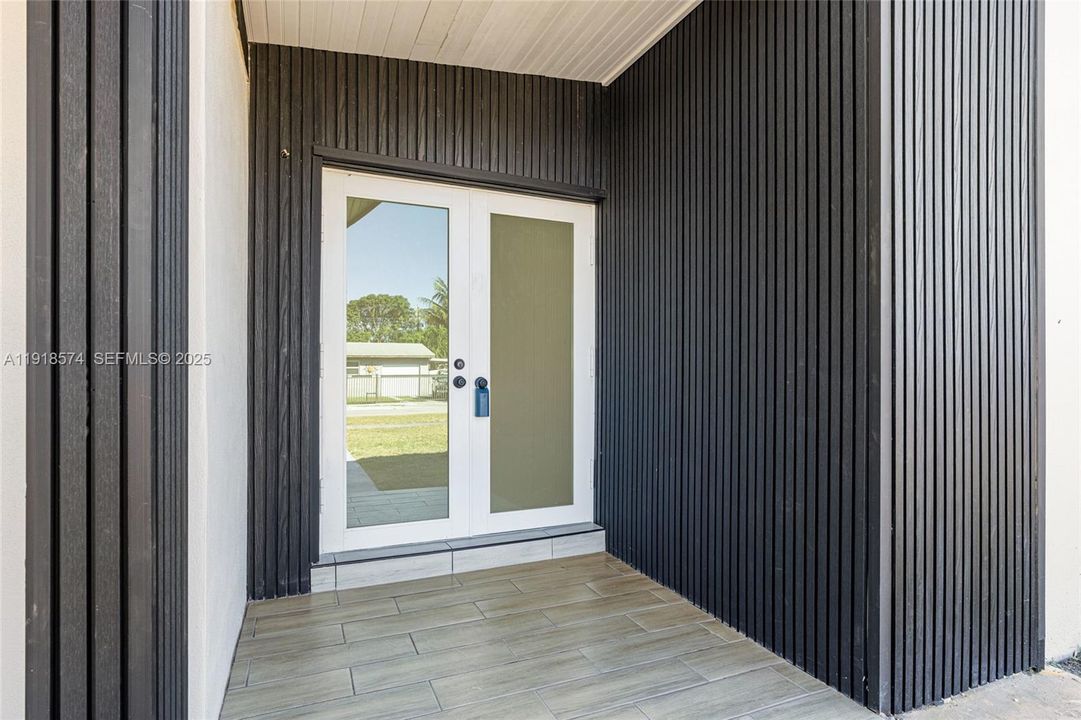 Под контрактом: $599,999 (3 спален, 3 ванн, 1360 Квадратных фут)