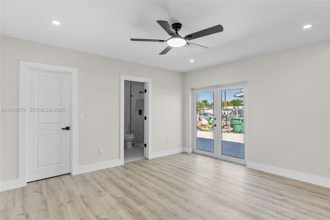 Под контрактом: $599,999 (3 спален, 3 ванн, 1360 Квадратных фут)