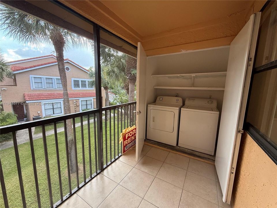 出租: $2,400 (2 贝兹, 2 浴室, 1053 平方英尺)