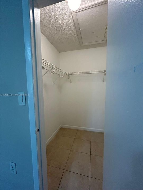 出租: $2,400 (2 贝兹, 2 浴室, 1053 平方英尺)