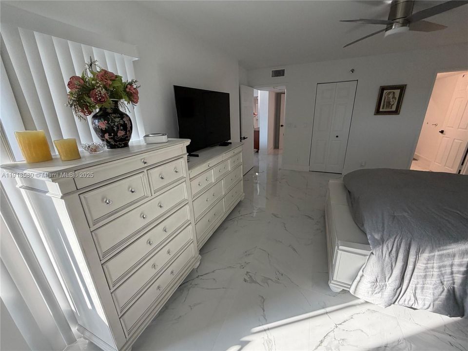 For Rent: $2,950 (2 beds, 2 baths, 1230 Square Feet)