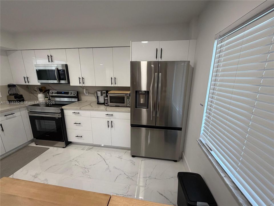 For Rent: $2,950 (2 beds, 2 baths, 1230 Square Feet)