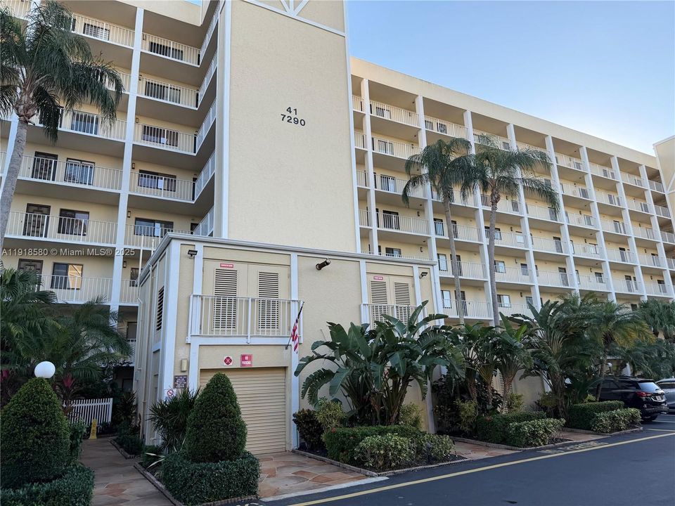 For Rent: $2,950 (2 beds, 2 baths, 1230 Square Feet)