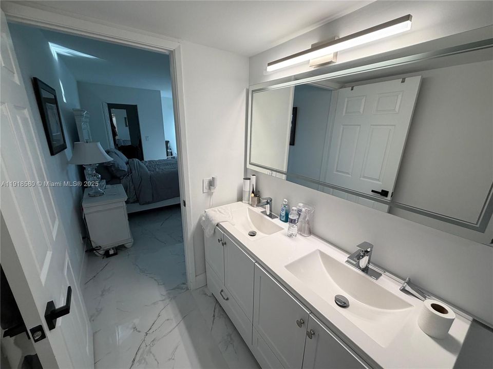 For Rent: $2,950 (2 beds, 2 baths, 1230 Square Feet)