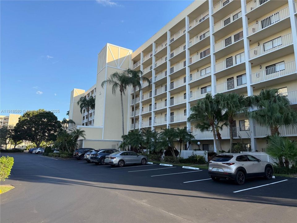 For Rent: $2,950 (2 beds, 2 baths, 1230 Square Feet)