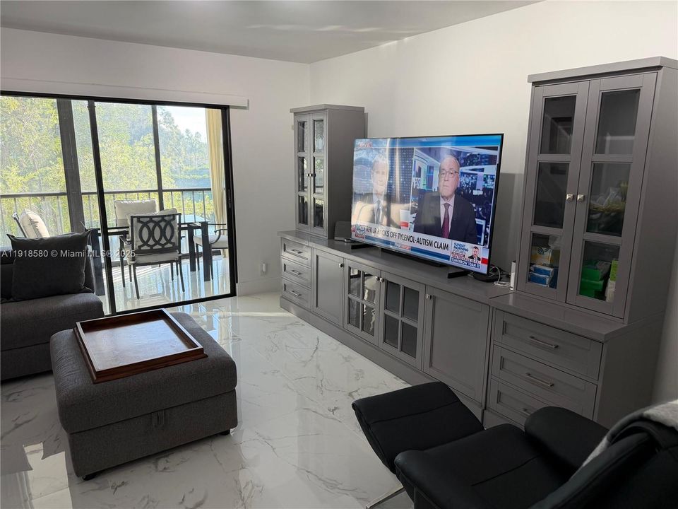 For Rent: $2,950 (2 beds, 2 baths, 1230 Square Feet)