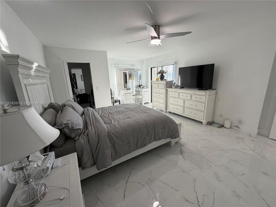 For Rent: $2,950 (2 beds, 2 baths, 1230 Square Feet)