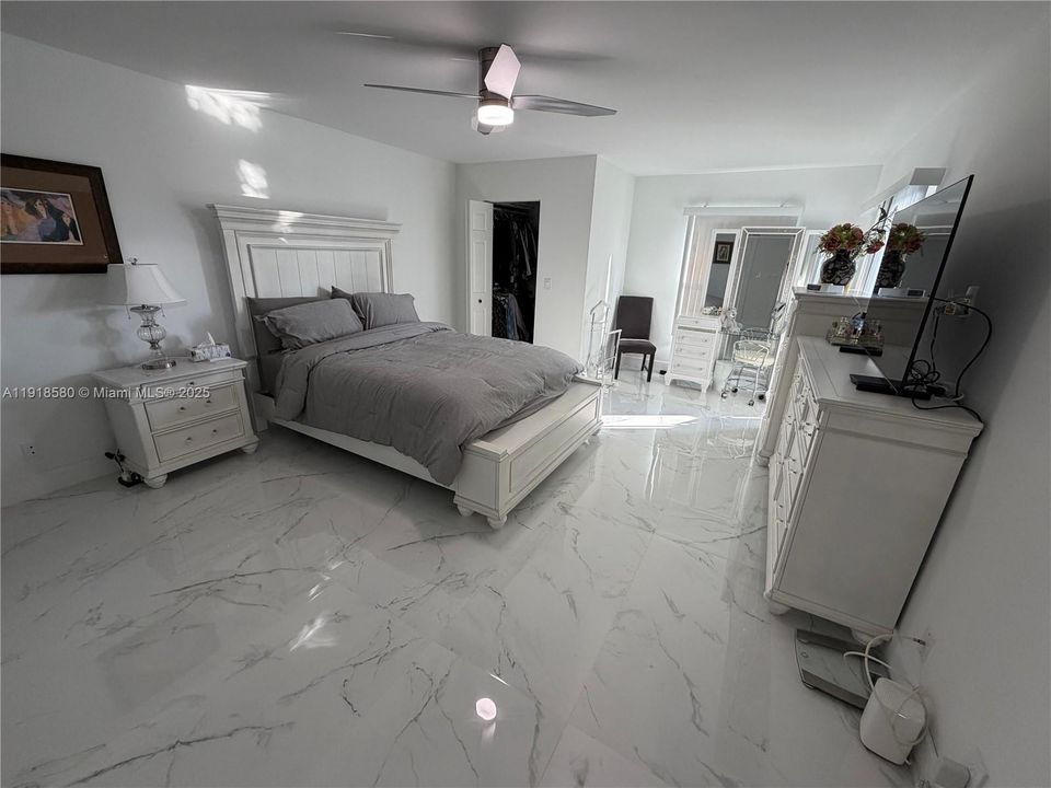 For Rent: $2,950 (2 beds, 2 baths, 1230 Square Feet)