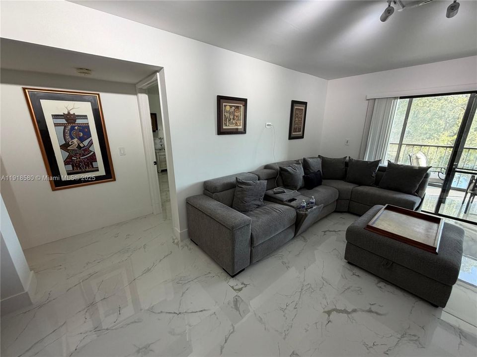 For Rent: $2,950 (2 beds, 2 baths, 1230 Square Feet)