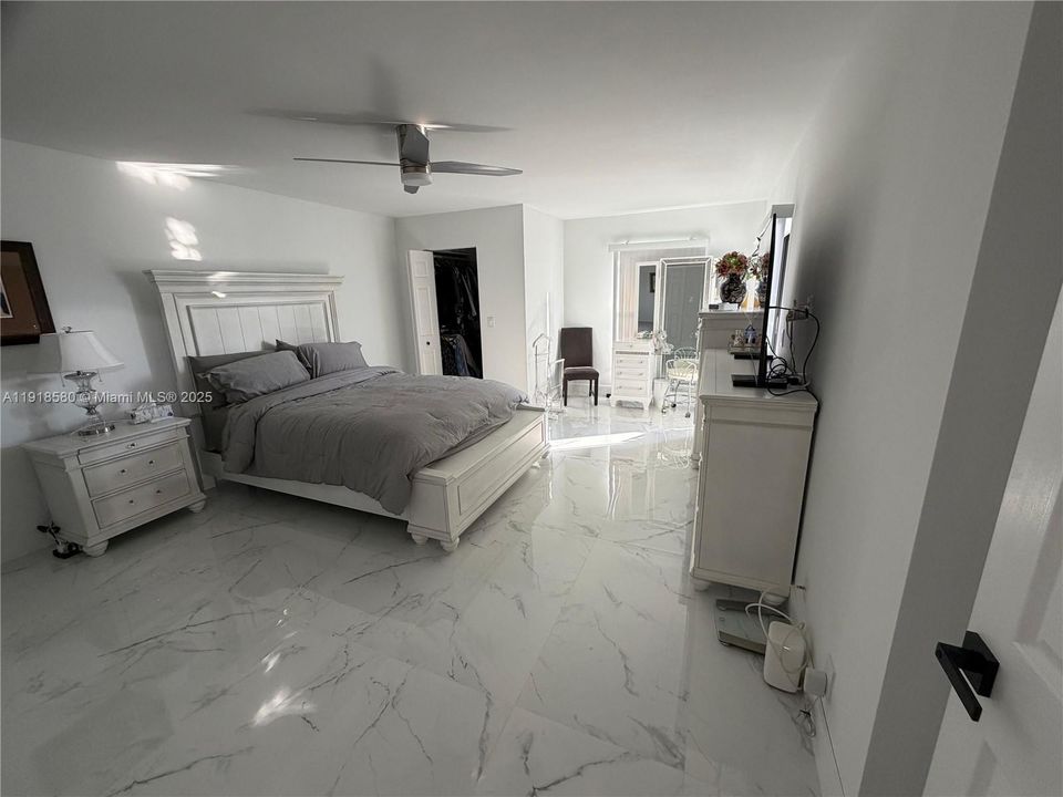 For Rent: $2,950 (2 beds, 2 baths, 1230 Square Feet)