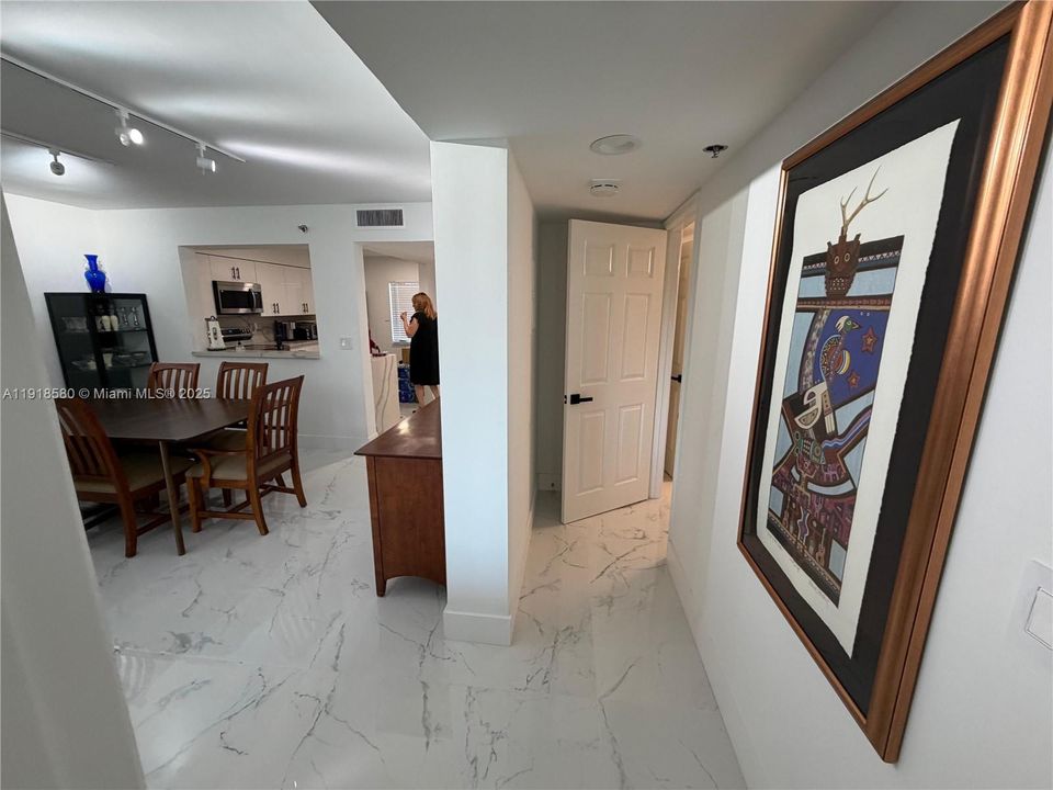 For Rent: $2,950 (2 beds, 2 baths, 1230 Square Feet)