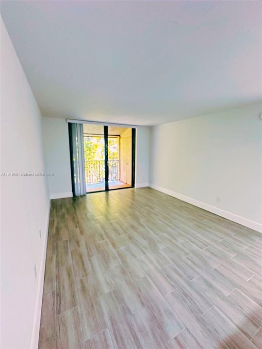 For Rent: $1,900 (1 beds, 1 baths, 614 Square Feet)