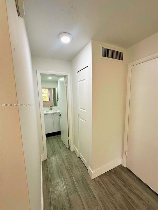 For Rent: $1,900 (1 beds, 1 baths, 614 Square Feet)