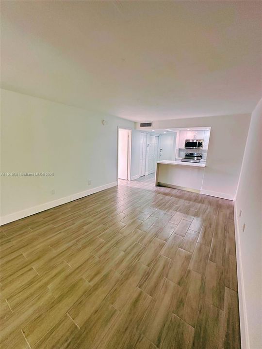 For Rent: $1,900 (1 beds, 1 baths, 614 Square Feet)