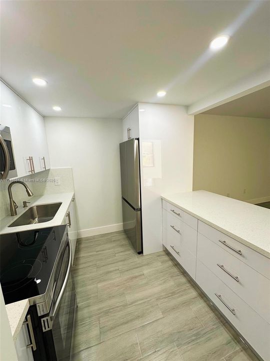 For Rent: $1,900 (1 beds, 1 baths, 614 Square Feet)