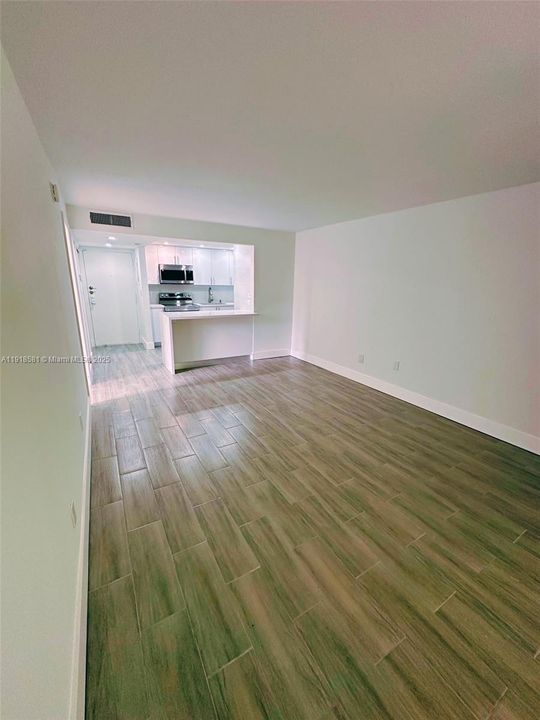 For Rent: $1,900 (1 beds, 1 baths, 614 Square Feet)
