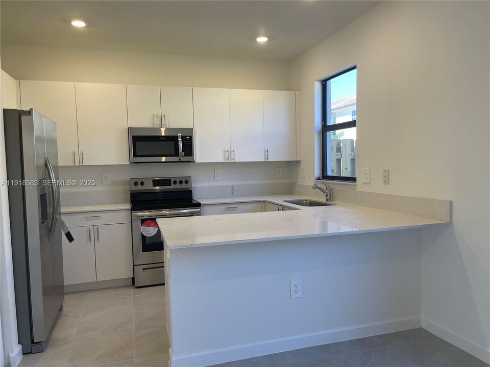 В аренду: $2,700 (3 спален, 2 ванн, 0 Квадратных фут)