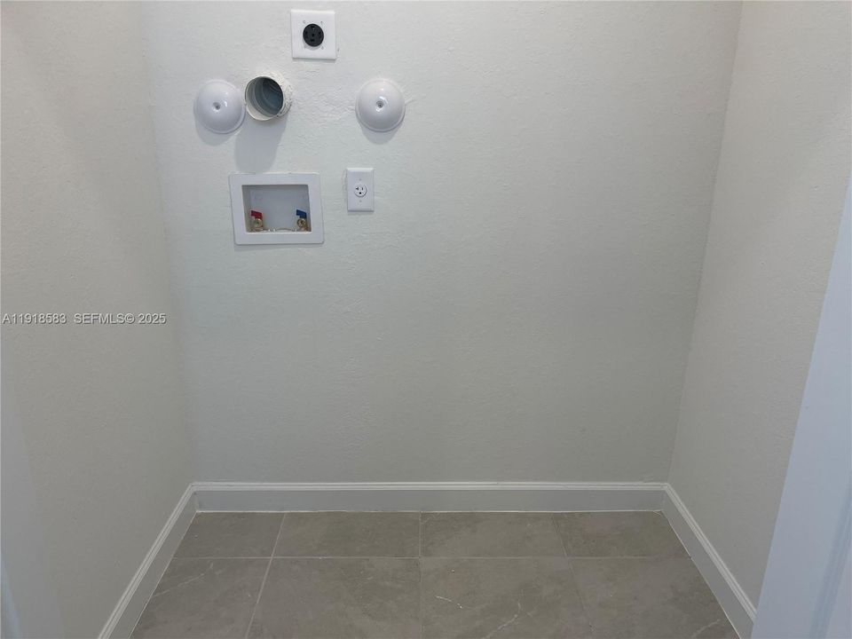 В аренду: $2,700 (3 спален, 2 ванн, 0 Квадратных фут)