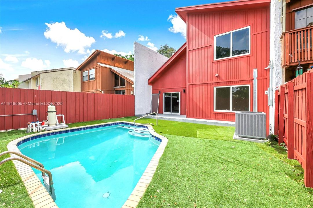 For Sale: $544,000 (5 beds, 2 baths, 1873 Square Feet)