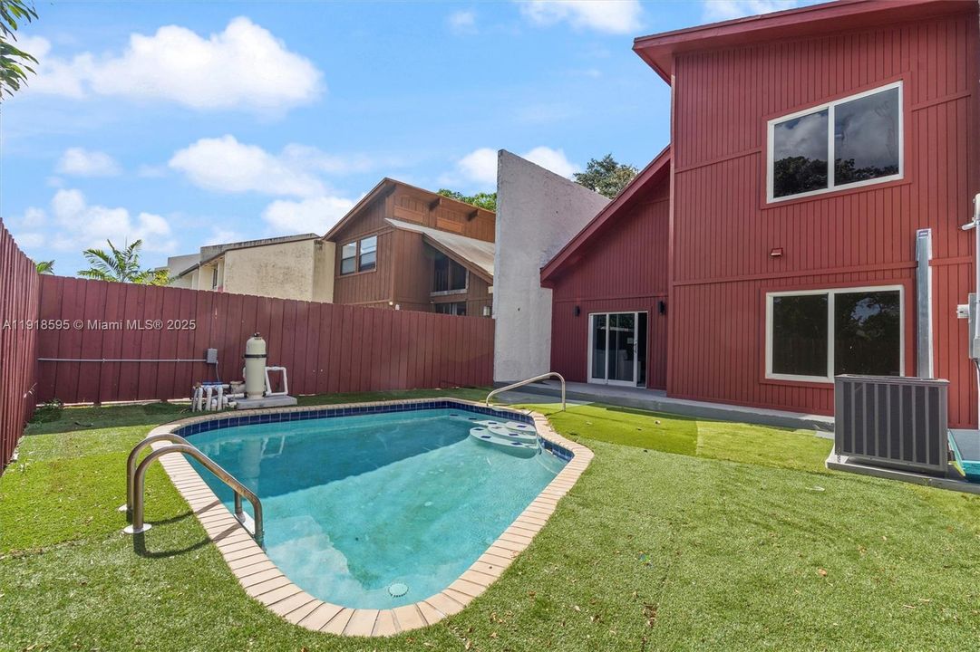 For Sale: $544,000 (5 beds, 2 baths, 1873 Square Feet)