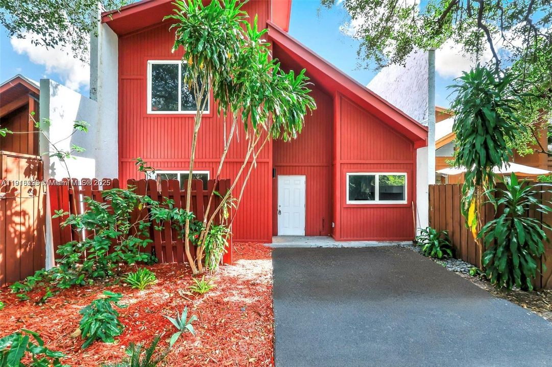 For Sale: $544,000 (5 beds, 2 baths, 1873 Square Feet)