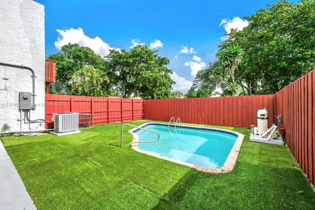 For Sale: $544,000 (5 beds, 2 baths, 1873 Square Feet)