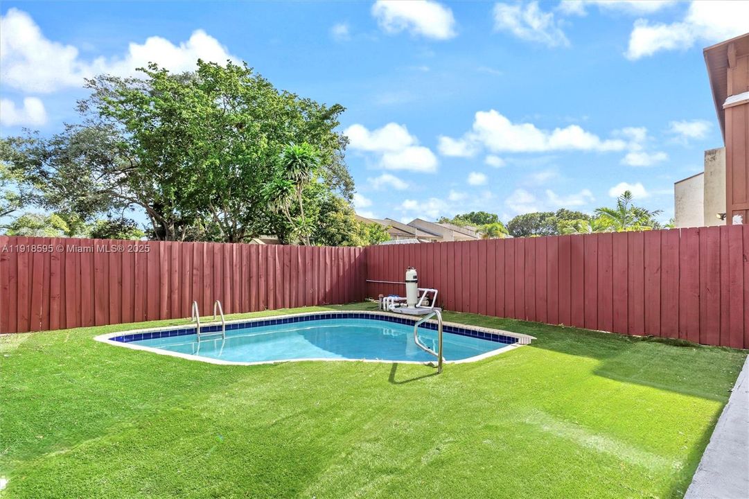 For Sale: $544,000 (5 beds, 2 baths, 1873 Square Feet)