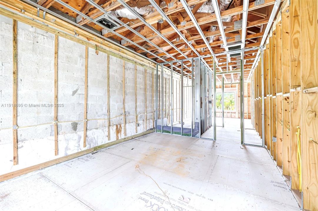 For Sale: $544,000 (5 beds, 2 baths, 1873 Square Feet)