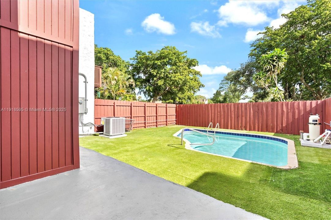 For Sale: $544,000 (5 beds, 2 baths, 1873 Square Feet)