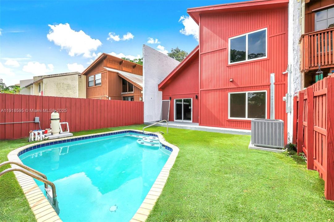 For Sale: $544,000 (5 beds, 2 baths, 1873 Square Feet)