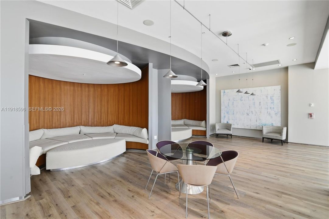 For Sale: $515,000 (0 beds, 1 baths, 481 Square Feet)