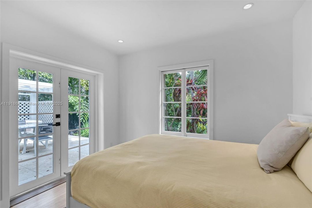 For Rent: $6,000 (2 beds, 1 baths, 1087 Square Feet)