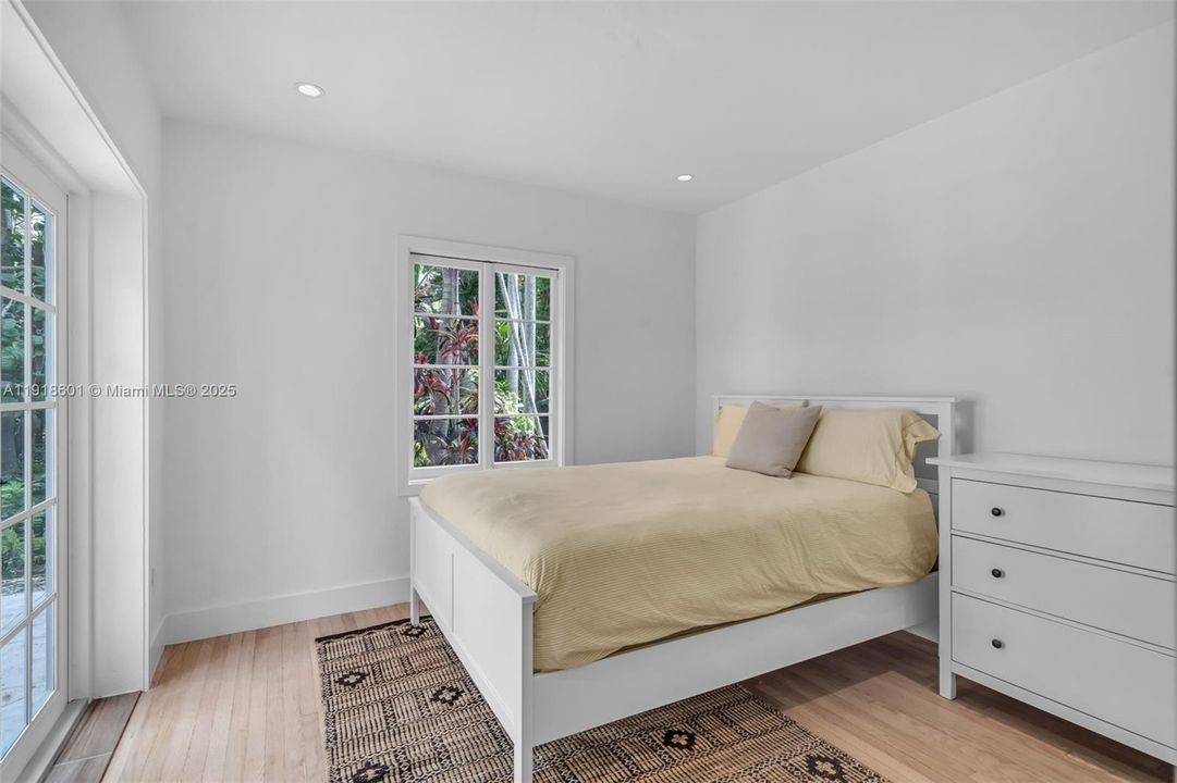 For Rent: $6,000 (2 beds, 1 baths, 1087 Square Feet)