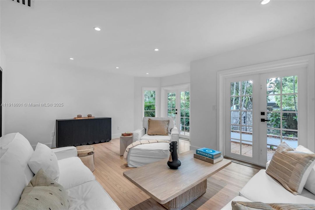 For Rent: $6,000 (2 beds, 1 baths, 1087 Square Feet)