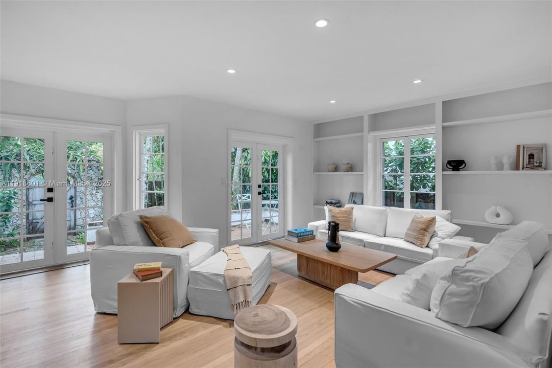 For Rent: $6,000 (2 beds, 1 baths, 1087 Square Feet)